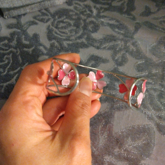 Floral pink and silver wire cuff bracelet - Picture 7 of 16